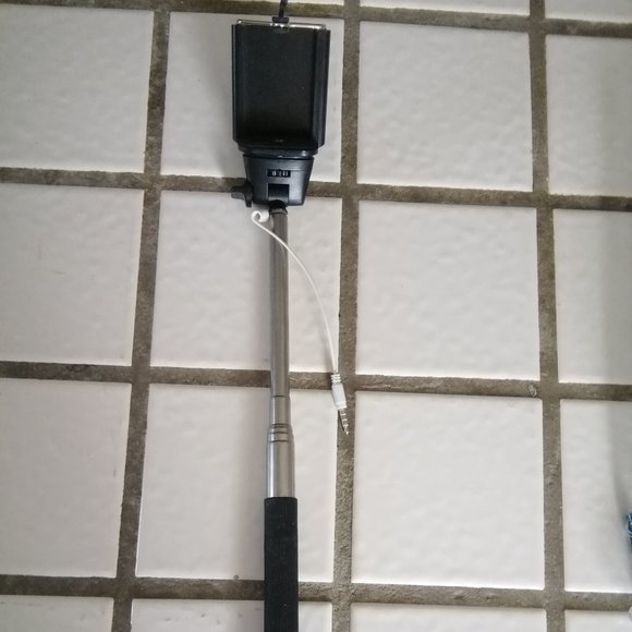 Extendable Selfie Stick Mono-pod - Picture 1 of 5